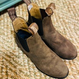 Blundstone 
HEELED BOOTS RUSTIC BROWN #1677